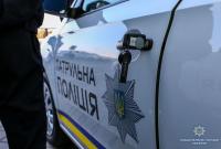 В Львове дерзкий водитель на Mercedes протаранил авто полиции и лихо скрылся (видео)