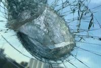 Кличко посвящается: в Киеве часть моста упала на авто и пробила лобовое стекло