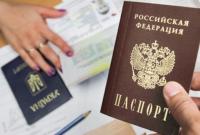 Окупанти вимагають від жителів Донбасу відмовитися від українських паспортів: що знає розвідка