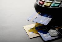 Нова афера з банківськими картами: продавець супермаркету обікрав десятки людей