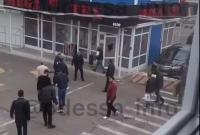 Два десятки людей зі зброєю: в Одесі сталася стрілянина, є поранені (відео)