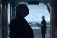 Опубліковано перший кадр серіалу HBO про Трампа, де його грає зірка "Гаррі Поттера" Опубліковано перший кадр серіалу HBO про Трампа, де його грає зірка "Гаррі Поттера"