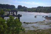 На Буковине наводнение разрушило мост, соединявший два района