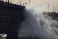 В Киеве на мосту Патона прорвало теплотрассу