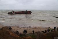 Судовладелец до сих пор не убрал танкер "Делфи", потерпевший крушение у побережья Одессы