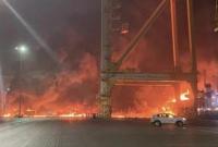 В порту Дубая взорвался танкер с нефтью — СМИ
