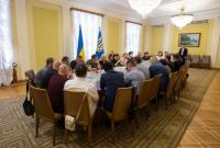 Зеленский встретился с родными украинских пленных Зеленский встретился с родными украинских пленных