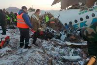 В Казахстане упал самолет с 95 пассажирами на борту, есть жертвы (видео)