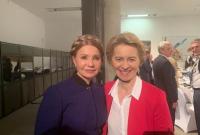 Тимошенко вернула "революционную" прическу-косу Тимошенко вернула "революционную" прическу-косу