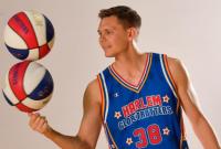 Украинец впервые стал игроком легендарной баскетбольной команды Harlem Globetrotters