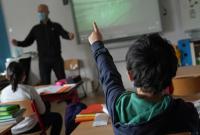Киев определился с форматом работы школ и детсадов: полный список ограничений