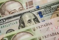 Средняя зарплата в Украине за месяц упала на 350 гривен